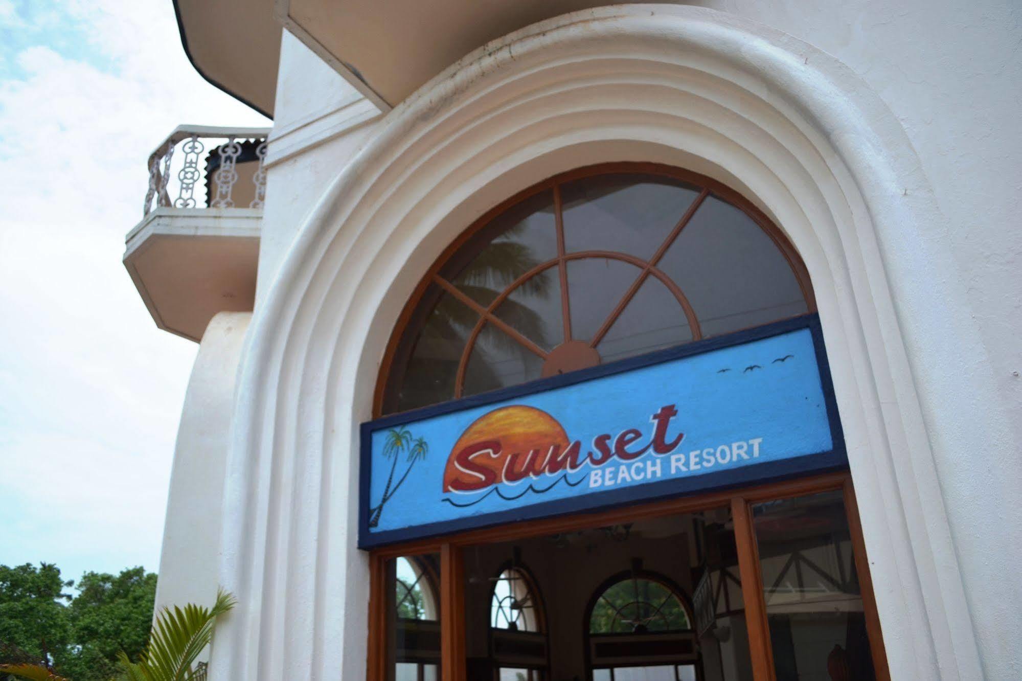 Sunset Beach Resort Candolim Exterior foto